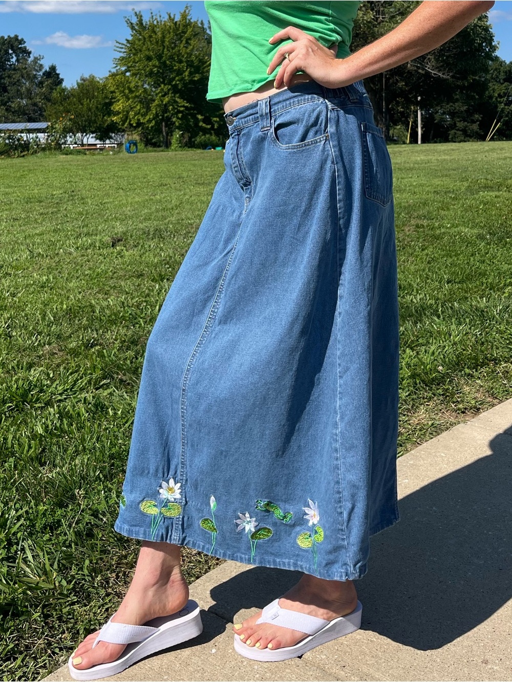 Adorable 90s quacker factory denim maxi skirt embroidered frog lily pads